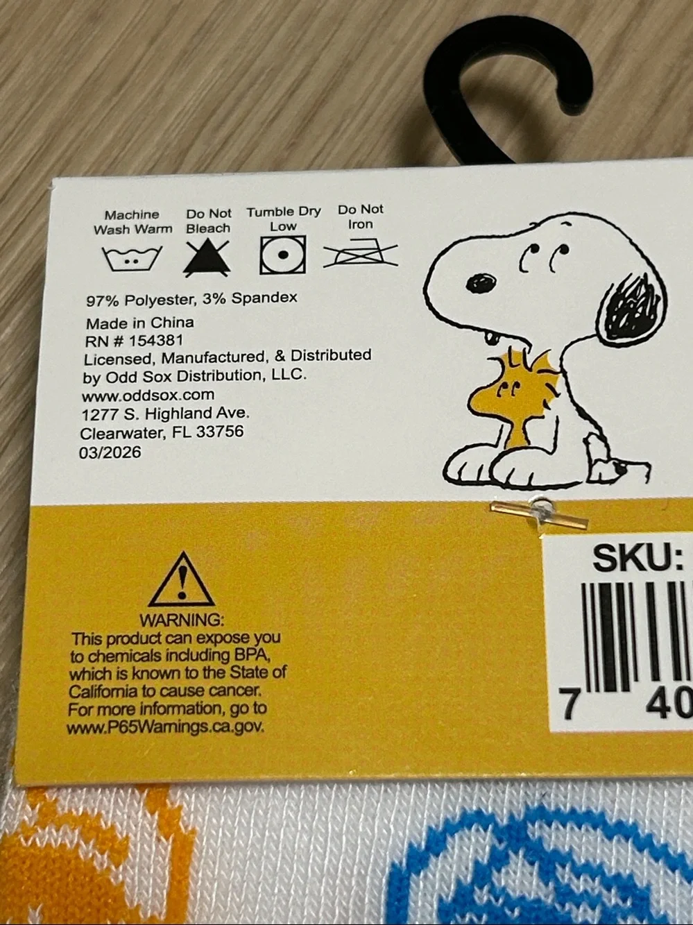 Peanuts Unisex Crew Socks-White with Snoopy and friends Fits Shoe Size 6-12 NEW
